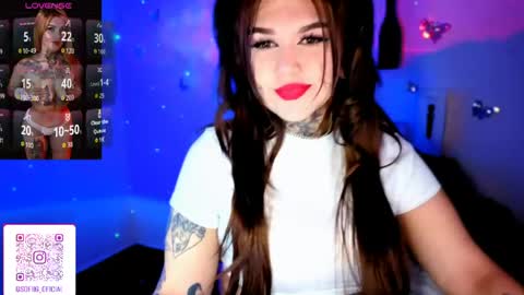 Snapshot of zooee_01 chatting on May 7, 8:42 am Zoee online show from May 7, 8:42 am