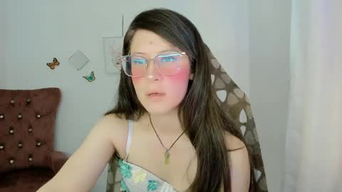 Snapshot of zooeybelair chatting on April 7, 3:23 pm Alicie online show from April 7, 3:23 pm