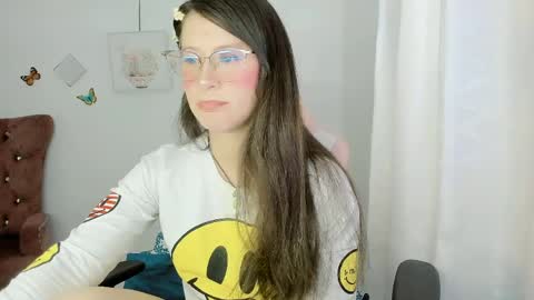 Snapshot of zooeybelair chatting on April 20, 2:31 pm Alicie online show from April 20, 2:31 pm