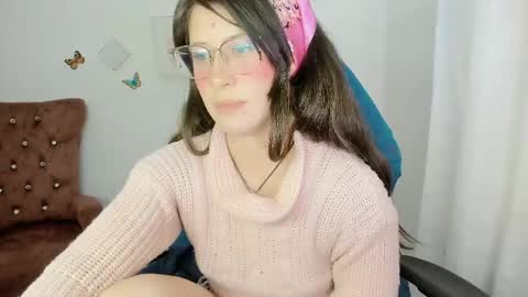 Snapshot of zooeybelair chatting on April 28, 4:23 pm Alicie online show from April 28, 4:23 pm