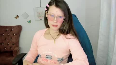 Snapshot of zooeybelair chatting on May 2, 5:12 am Alicie online show from May 2, 5:12 am