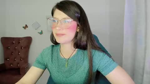 Snapshot of zooeybelair chatting on May 3, 5:24 am Alicie online show from May 3, 5:24 am