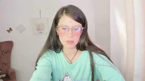 Snapshot of zooeybelair chatting on June 18, 3:27 pm Alicie online show from June 18, 3:27 pm