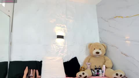 Snapshot of zorravioleta chatting on October 23, 12:04 pm Violeta online show from October 23, 12:04 pm