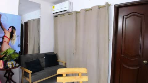 Snapshot of zou_quira chatting on February 22, 12:47 pm zou_quira online show from February 22, 12:47 pm