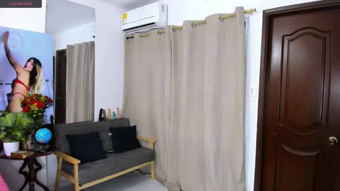 Snapshot of zou_quira chatting on March 3, 1:45 am zou_quira online show from March 3, 1:45 am