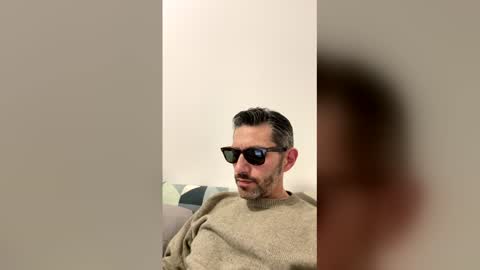 Snapshot of zulloking chatting on April 4, 1:19 pm zulloking online show from April 4, 1:19 pm