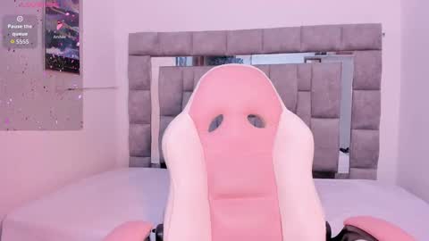 Snapshot of zulyjones chatting on September 25, 11:58 am Zuly online show from September 25, 11:58 am