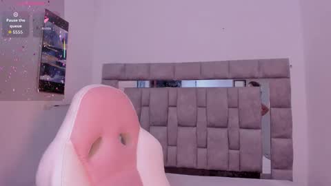 Snapshot of zulyjones chatting on September 29, 12:10 pm Zuly online show from September 29, 12:10 pm