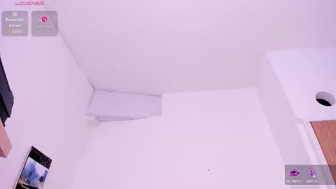 Snapshot of zulyjones chatting on October 1, 12:11 pm Zuly online show from October 1, 12:11 pm