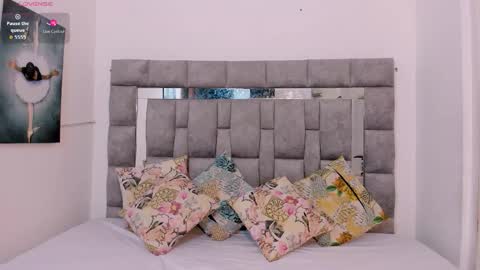 Snapshot of zulyjones chatting on October 6, 12:02 pm Zuly online show from October 6, 12:02 pm