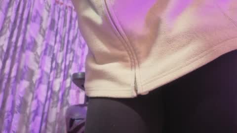 Snapshot of zury_tay chatting on April 26, 3:26 am ZURY online show from April 26, 3:26 am