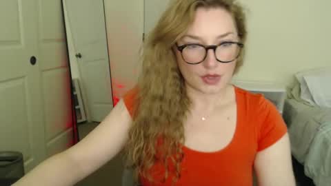 Snapshot of zuzuclaire chatting on March 18, 8:45 pm Carly online show from March 18, 8:45 pm