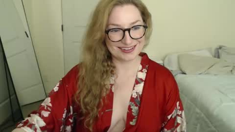 Snapshot of zuzuclaire chatting on March 27, 7:24 pm Carly online show from March 27, 7:24 pm