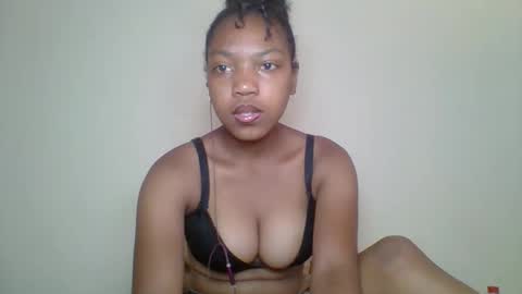 zyraelle_01 online show from May 6, 11:59 am