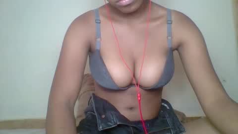 zyraelle_01 online show from May 29, 10:35 am
