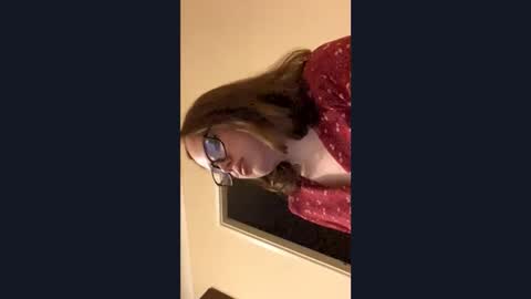 Snapshot of zyria_ chatting on October 14, 8:20 pm Emma online show from October 14, 8:20 pm
