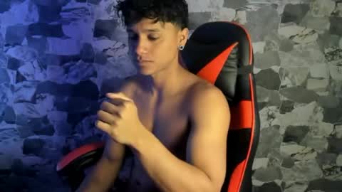 zyzz_1812 online show from April 24, 5:43 am