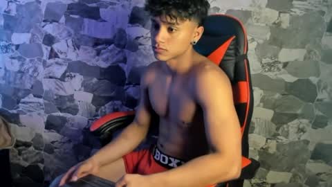 Snapshot of zyzz_1812 chatting on May 21, 5:14 am zyzz_1812 online show from May 21, 5:14 am