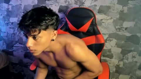 Snapshot of zyzz_1812 chatting on May 23, 4:18 am zyzz_1812 online show from May 23, 4:18 am
