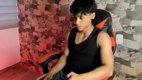 Snapshot of zyzz_1812 chatting on July 20, 10:45 pm zyzz_1812 online show from July 20, 10:45 pm