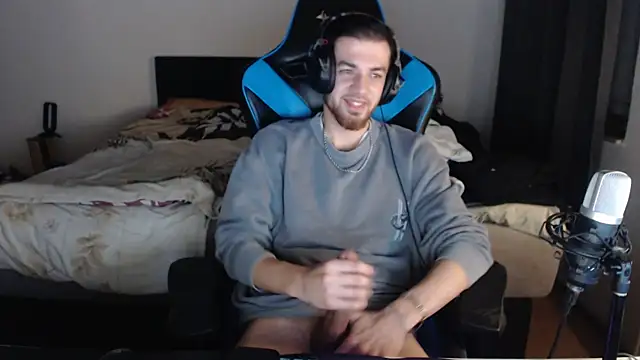 AlbanerYaro45 online show from December 9, 5:52 pm