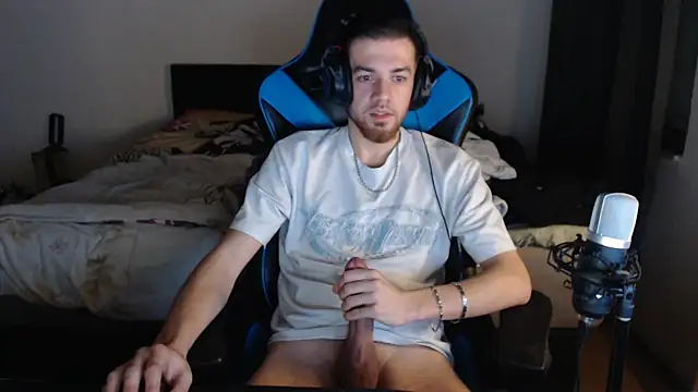 AlbanerYaro45 online show from December 9, 11:34 pm