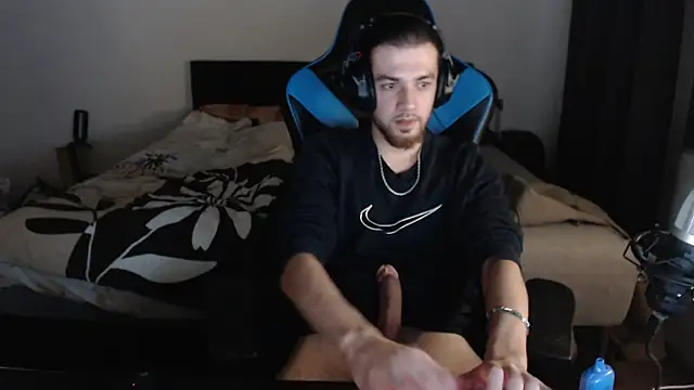 AlbanerYaro45 online show from December 18, 11:30 pm