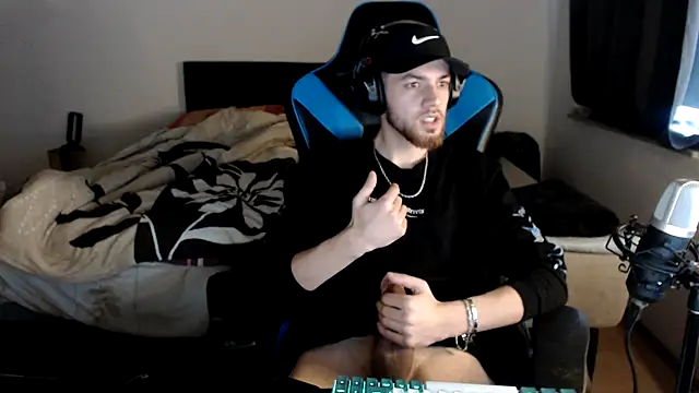 AlbanerYaro45 online show from December 25, 12:58 pm