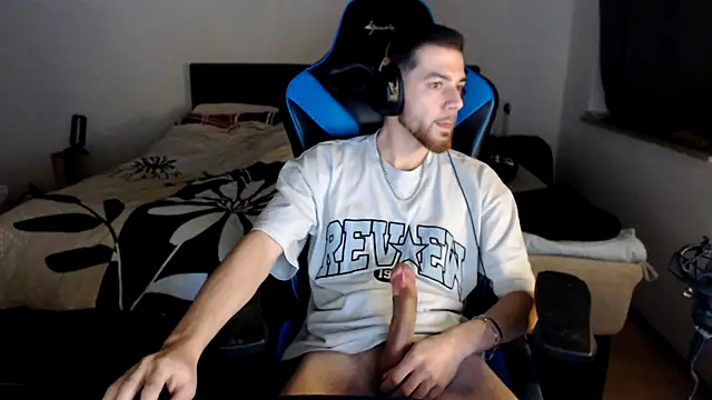 AlbanerYaro45 online show from December 26, 9:58 pm