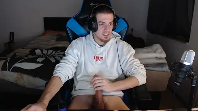 AlbanerYaro45 online show from January 4, 9:52 pm