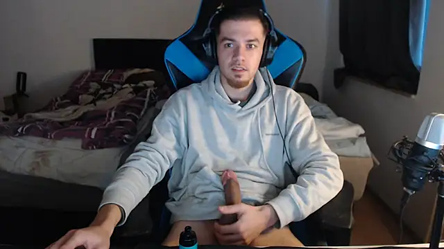 AlbanerYaro45 online show from January 7, 12:41 pm