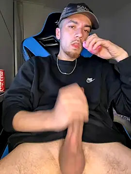 AlbanerYaro45 online show from September 23, 7:06 pm