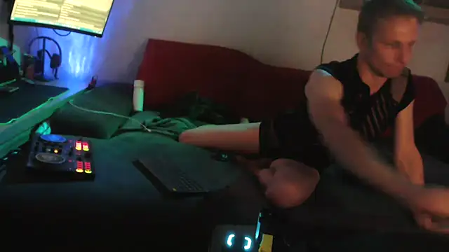 Snapshot of davidgntxxxxx chatting on October 18, 4:41 pm davidgntxxxxx online show from October 18, 4:41 pm