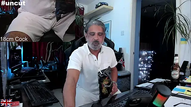 Snapshot of OnlineBossUK chatting on September 19, 9:37 pm OnlineBossUK online show from September 19, 9:37 pm