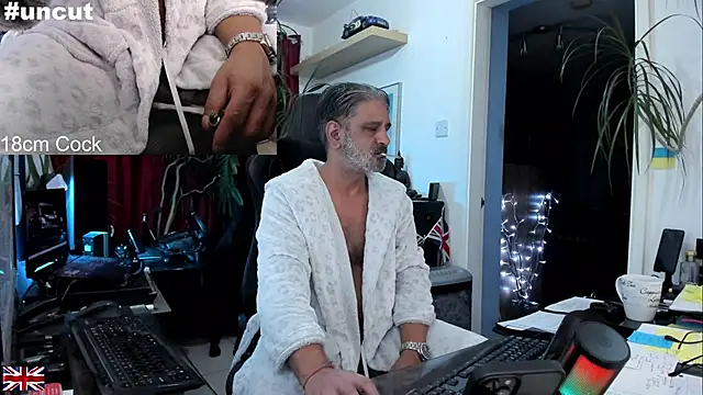 Snapshot of OnlineBossUK chatting on September 24, 10:13 pm OnlineBossUK online show from September 24, 10:13 pm