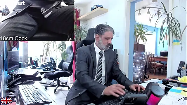 Snapshot of OnlineBossUK chatting on September 29, 12:10 pm OnlineBossUK online show from September 29, 12:10 pm