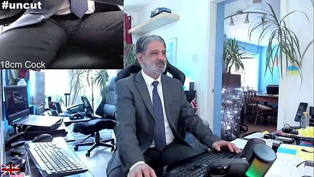 Snapshot of OnlineBossUK chatting on September 30, 11:48 am OnlineBossUK online show from September 30, 11:48 am