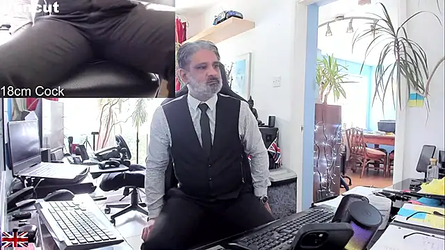 Snapshot of OnlineBossUK chatting on October 1, 1:50 pm OnlineBossUK online show from October 1, 1:50 pm