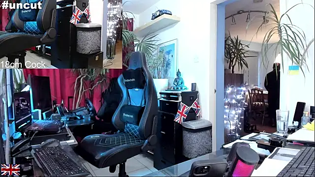 Snapshot of OnlineBossUK chatting on October 12, 6:23 am OnlineBossUK online show from October 12, 6:23 am