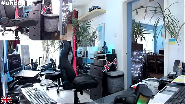 Snapshot of OnlineBossUK chatting on October 13, 12:05 pm OnlineBossUK online show from October 13, 12:05 pm