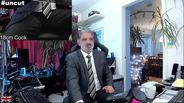 Snapshot of OnlineBossUK chatting on October 16, 4:52 pm OnlineBossUK online show from October 16, 4:52 pm