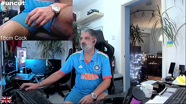 Snapshot of OnlineBossUK chatting on October 17, 5:15 pm OnlineBossUK online show from October 17, 5:15 pm