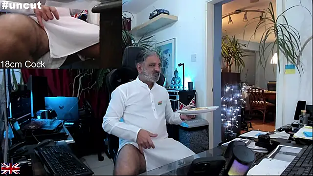 Snapshot of OnlineBossUK chatting on October 20, 9:04 pm OnlineBossUK online show from October 20, 9:04 pm