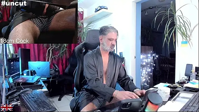 Snapshot of OnlineBossUK chatting on October 21, 6:08 pm OnlineBossUK online show from October 21, 6:08 pm