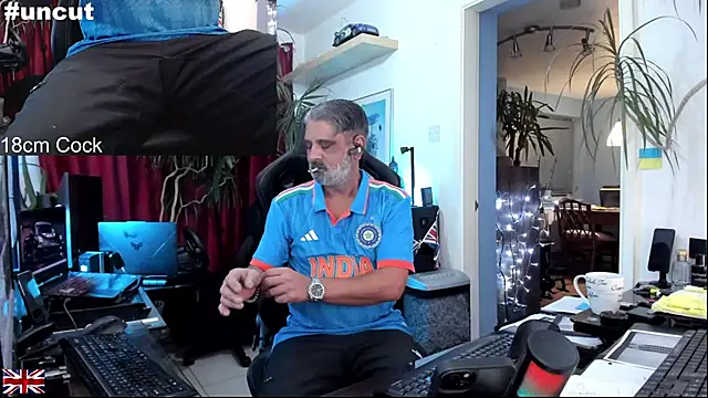 Snapshot of OnlineBossUK chatting on October 22, 7:02 pm OnlineBossUK online show from October 22, 7:02 pm