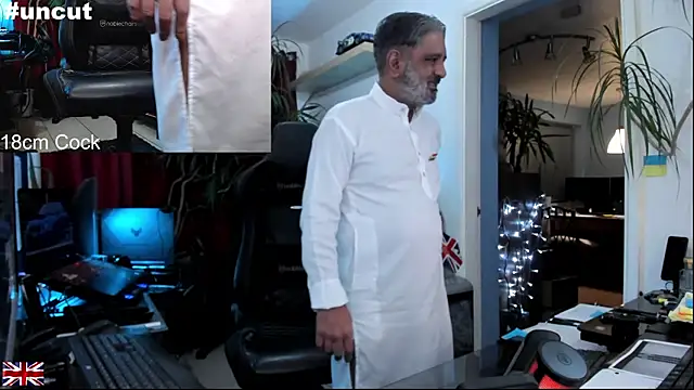 Snapshot of OnlineBossUK chatting on October 27, 5:28 pm OnlineBossUK online show from October 27, 5:28 pm