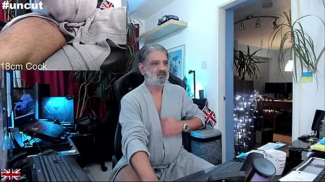 Snapshot of OnlineBossUK chatting on November 1, 3:08 am OnlineBossUK online show from November 1, 3:08 am