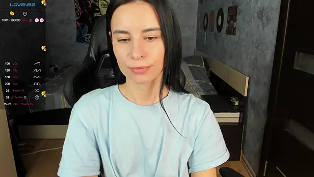 Snapshot of Horny_Nikki_ chatting on December 13, 6:21 am Horny Nikki online show from December 13, 6:21 am