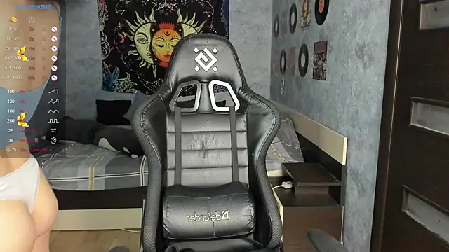 Snapshot of Horny_Nikki_ chatting on February 8, 3:08 am Horny Nikki online show from February 8, 3:08 am